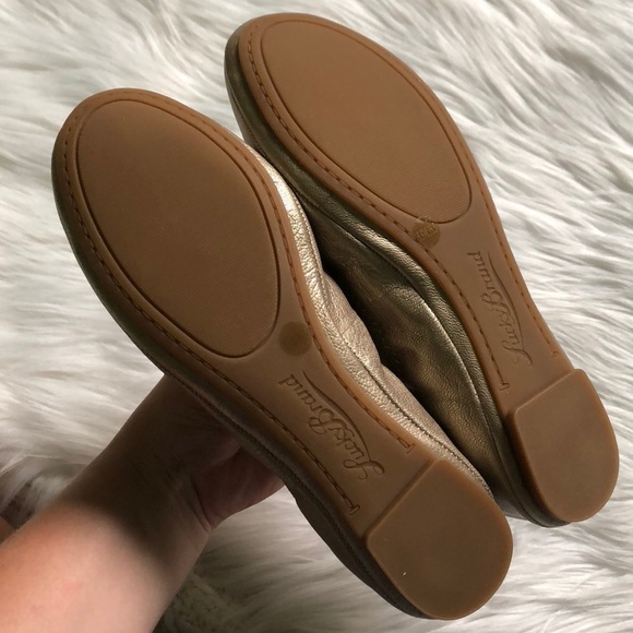 Lucky Brand Emmie Flats in Platinum Oro 5.5 - Picture 4 of 9